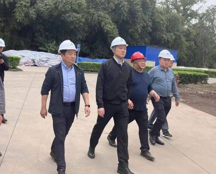 亿博电竞 亿博官网杜俊兵检查大气污染防治和环保安全生产工作(图1)