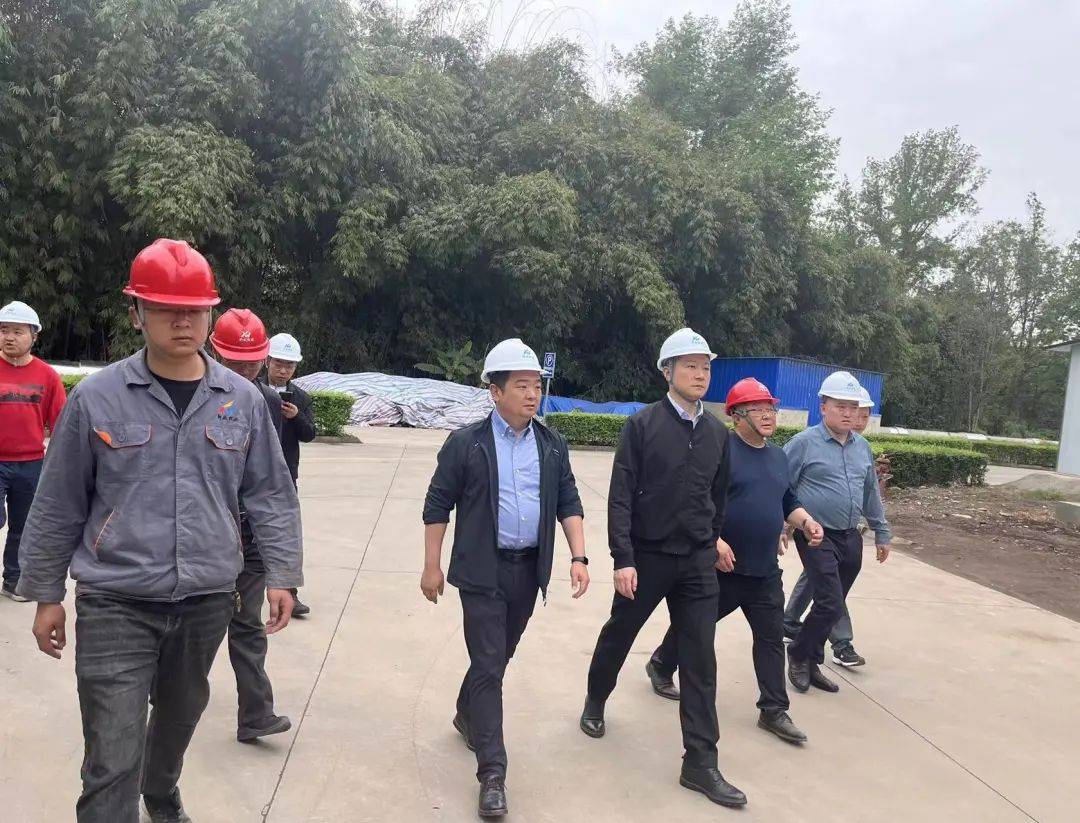亿博电竞 亿博官网杜俊兵检查大气污染防治和环保安全生产工作(图2)