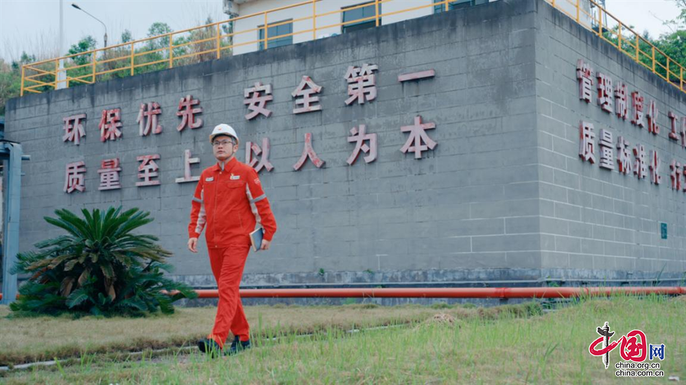 亿博电竞 亿博官网把责任扛在肩上把奉献写在心中(图1)
