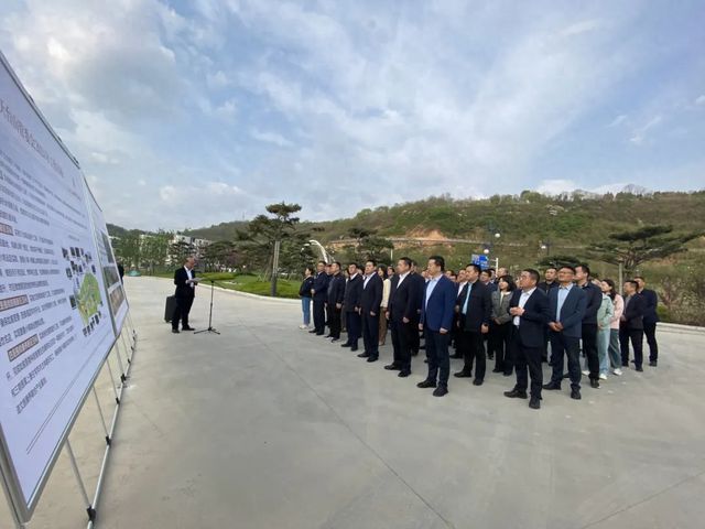 大干快干 狠抓落实 确保实现“双过半”——宝鸡市渭滨区召开亿博电竞 亿博官网2024年一季度项目观摩暨重点工作调度会(图1)