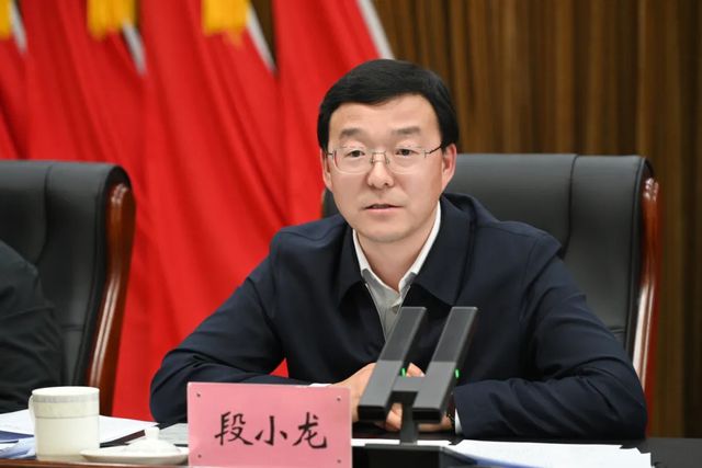 大干快干 狠抓落实 确保实现“双过半”——宝鸡市渭滨区召开亿博电竞 亿博官网2024年一季度项目观摩暨重点工作调度会(图3)
