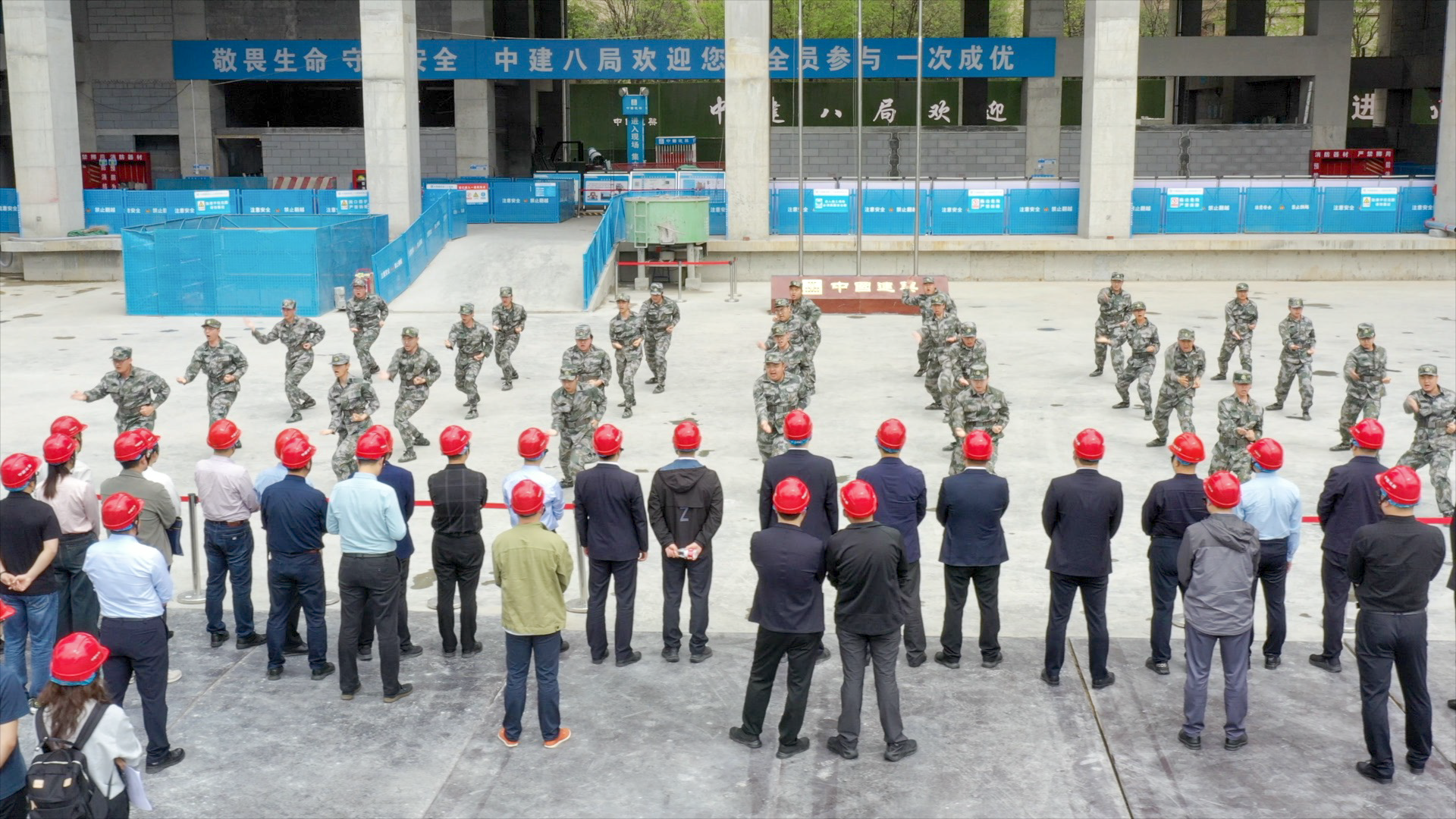 亿博电竞 亿博官网中建八局西北公司常态化开展准军事化管理 助推企业高质量发展(图1)