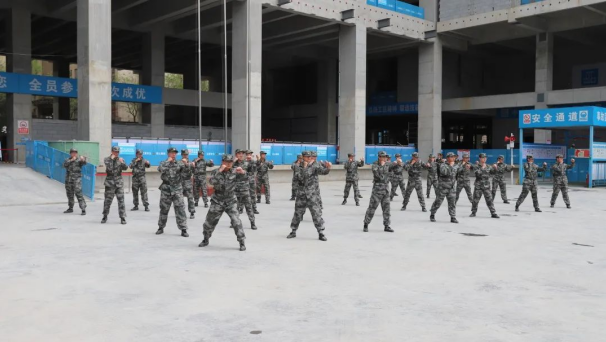 亿博电竞 亿博官网中建八局西北公司常态化开展准军事化管理 助推企业高质量发展(图4)
