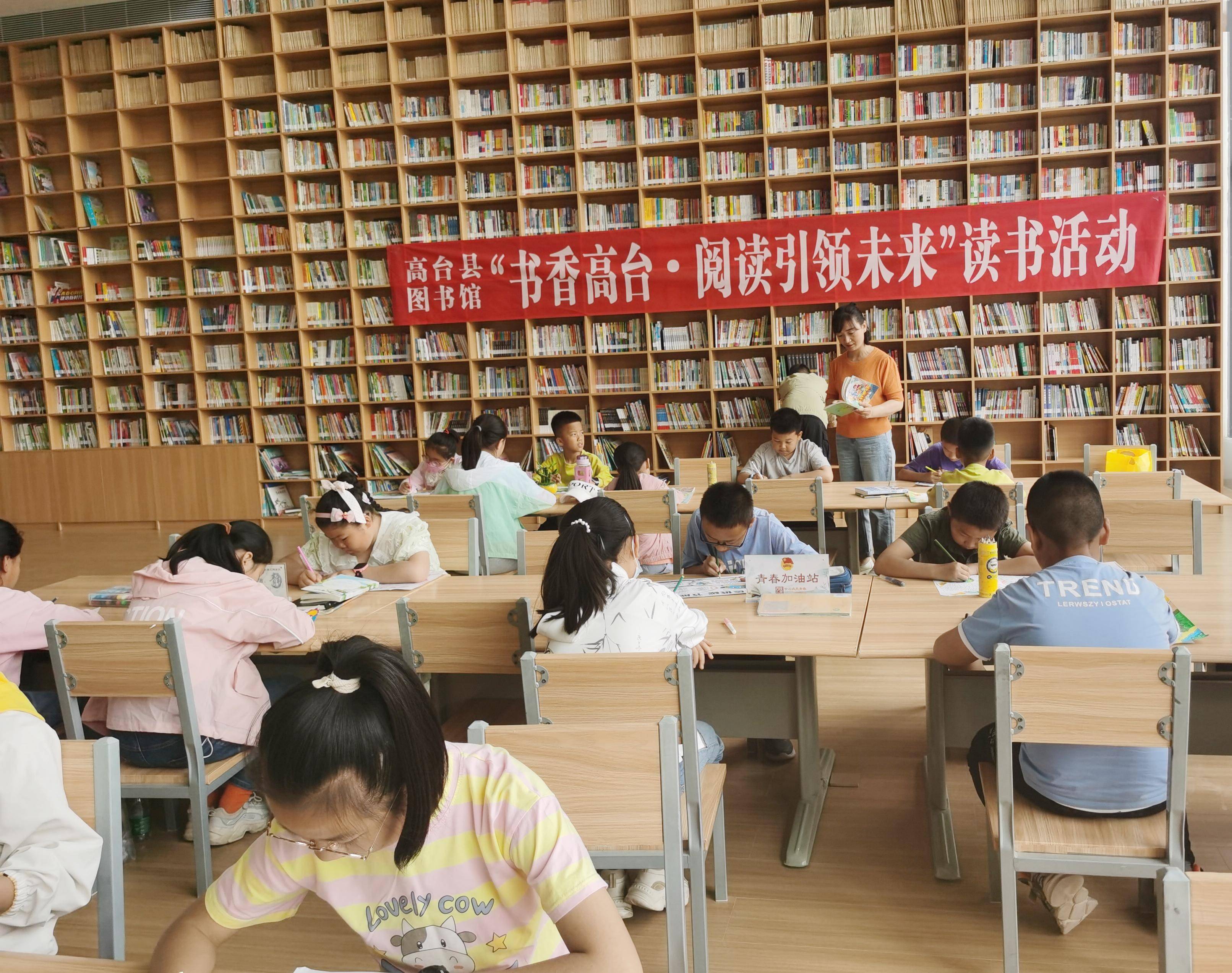 【亿博电竞 亿博官网新时代文明实践】高台县图书馆举办环保手抄报制作活动(图1)
